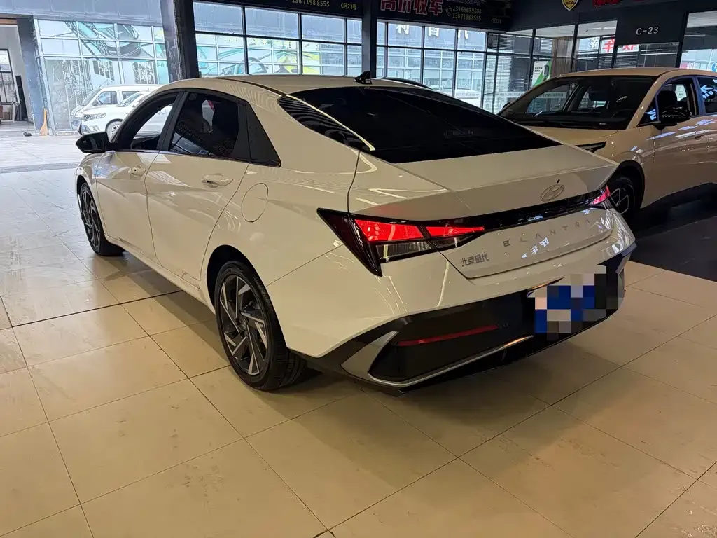 Hyundai Elantra — фото 5
