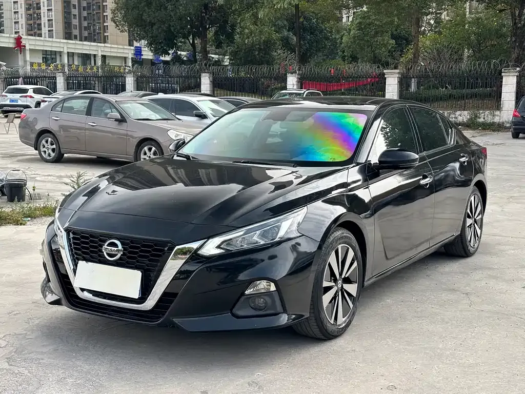 Nissan Teana — фото 1