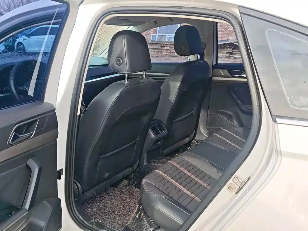 Volkswagen Lavida — фото 9
