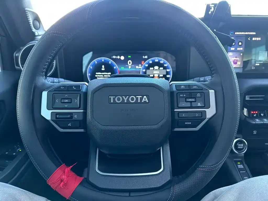 Toyota Prado — фото 4