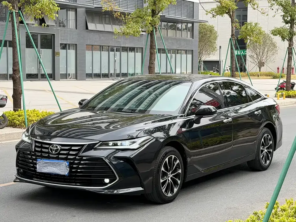 Toyota Avalon — фото 1