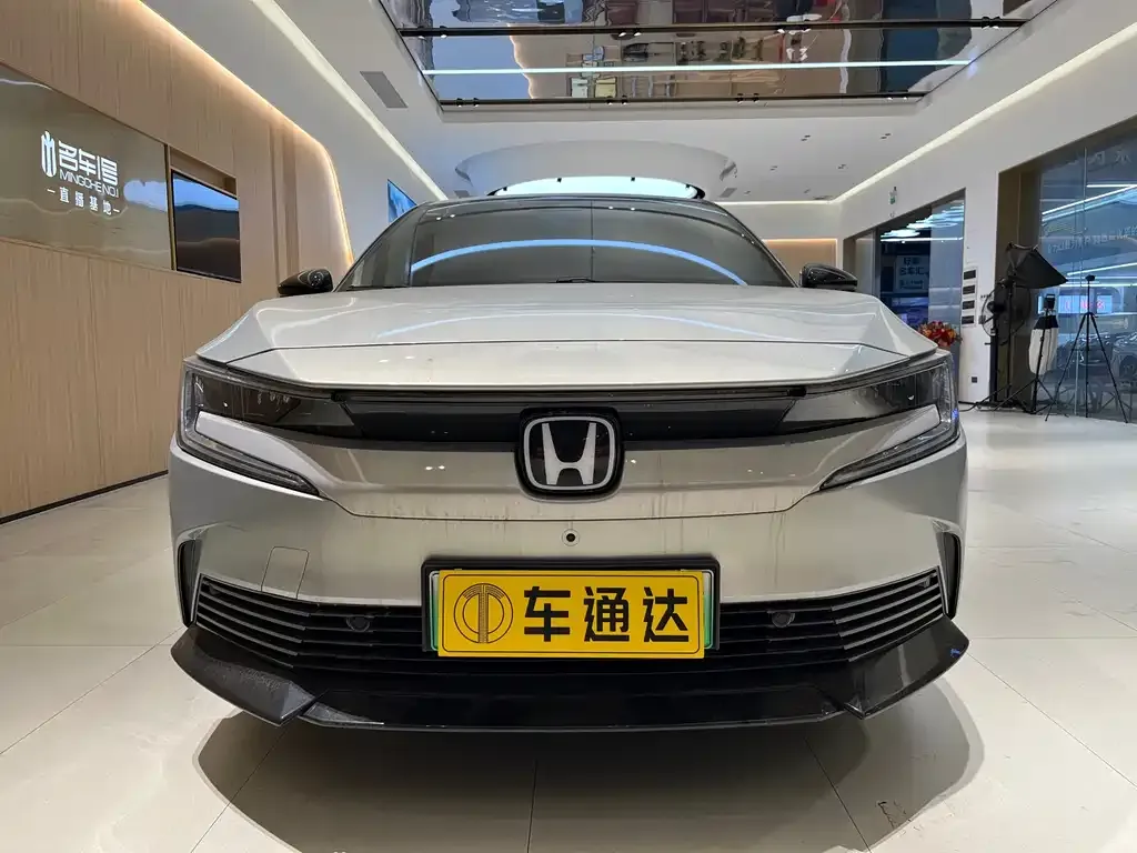 Honda e:NP2 — фото 1