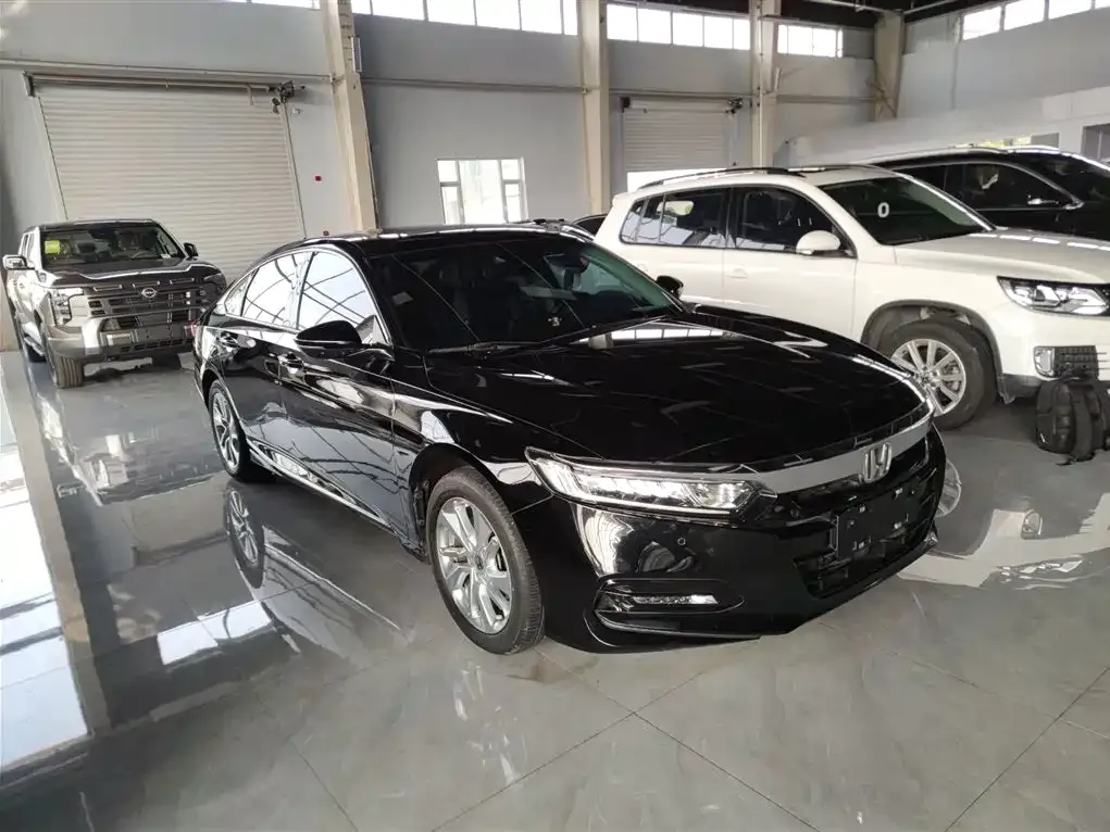 Honda Accord — фото 10