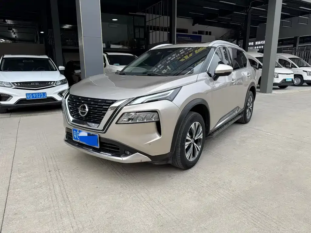 Nissan X-Trail — фото 1