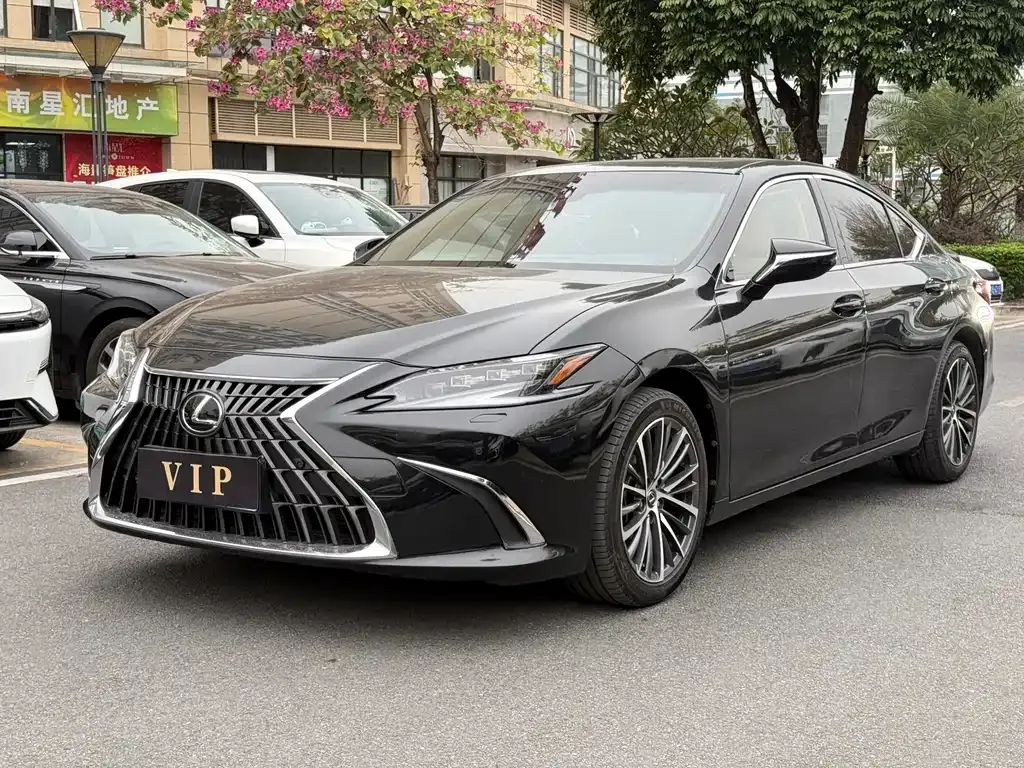Lexus ES — фото 1