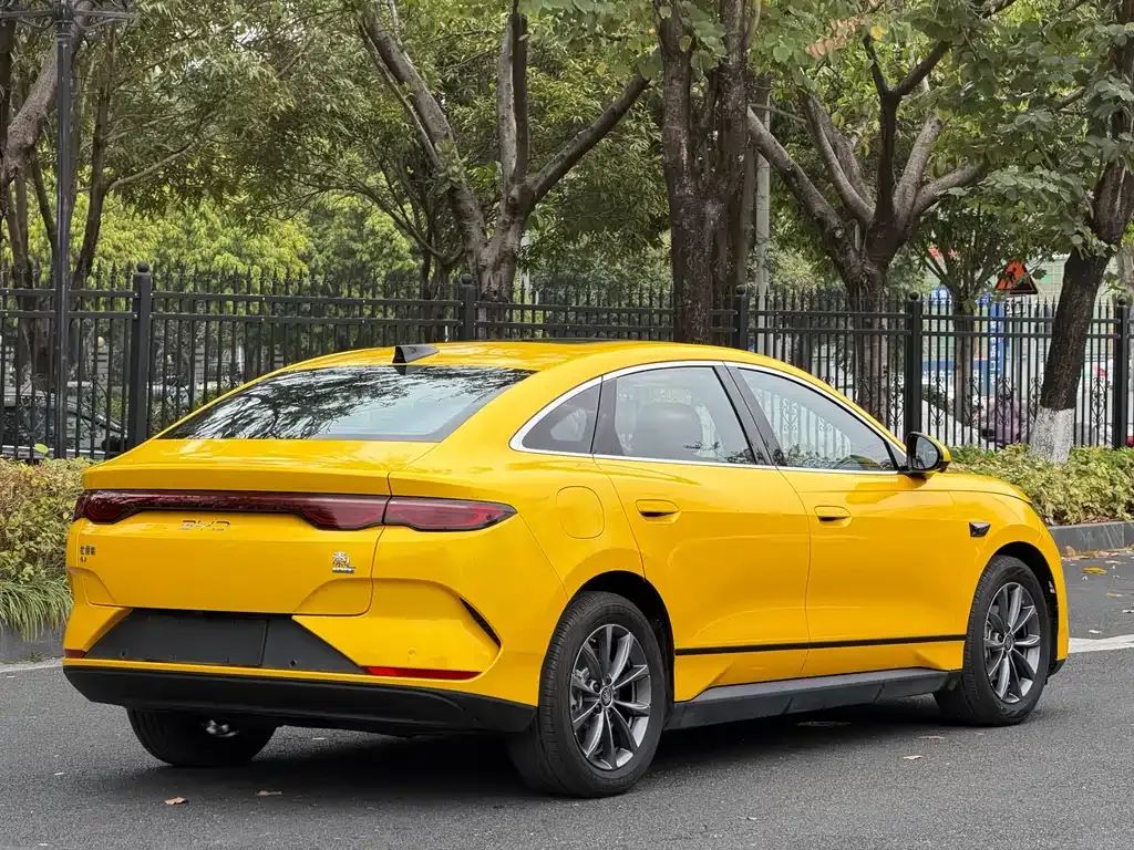 BYD Qin L — фото 10