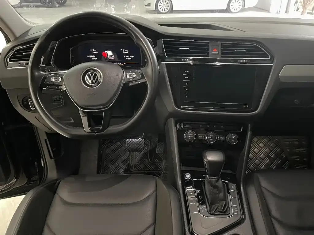Volkswagen Tiguan L — фото 5