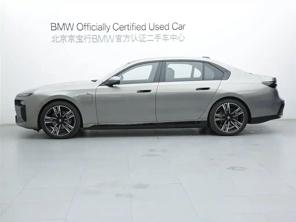 BMW i7 — фото 2