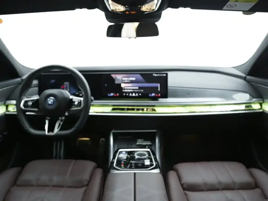 BMW i7 — фото 9
