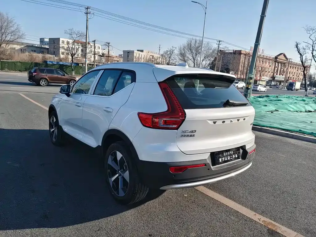 Volvo XC40 — фото 4