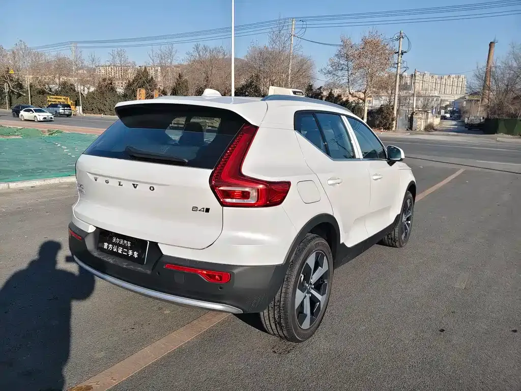 Volvo XC40 — фото 7