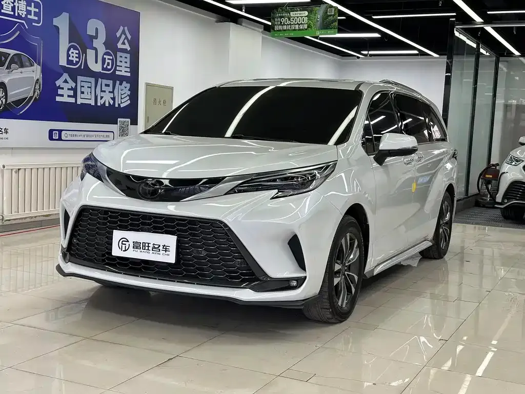 Toyota Granvia — фото 1
