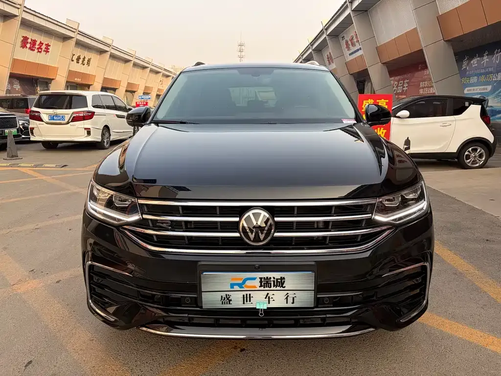 Volkswagen Tiguan L — фото 6