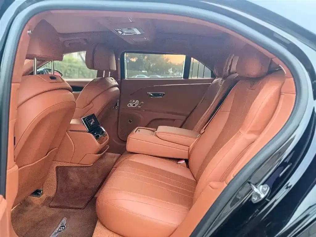 Bentley Flying Spur — фото 2