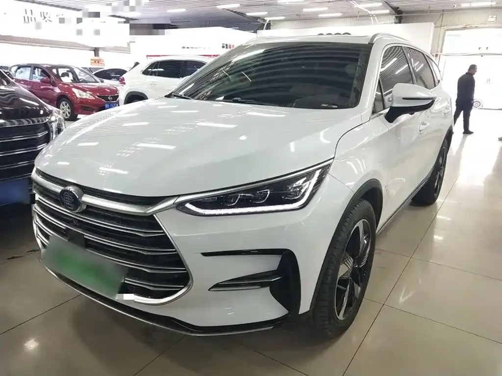 BYD Tang New Energy — фото 1