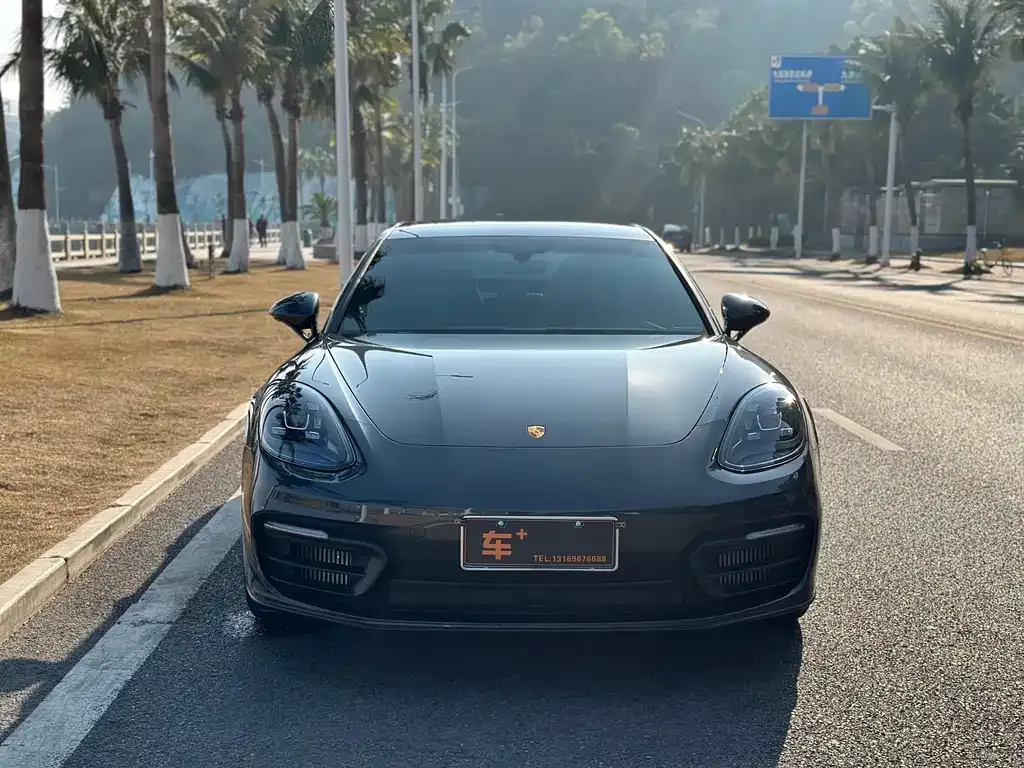 Porsche Panamera — фото 1
