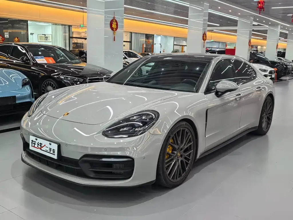 Porsche Panamera — фото 1
