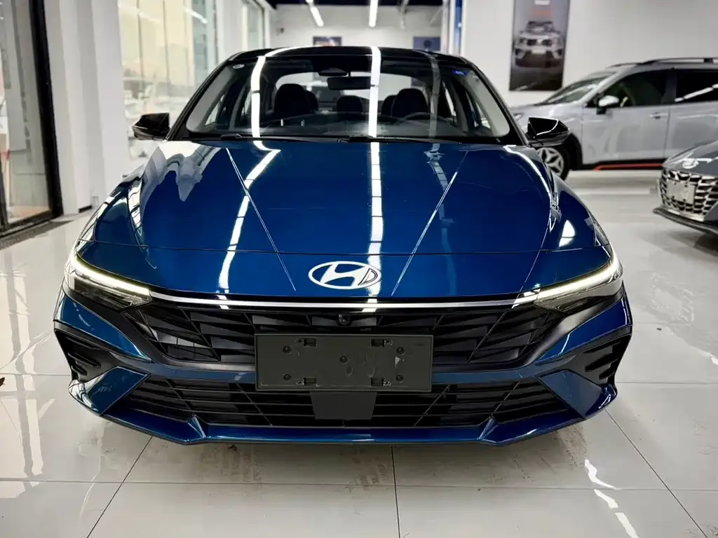 Hyundai Elantra — фото 2