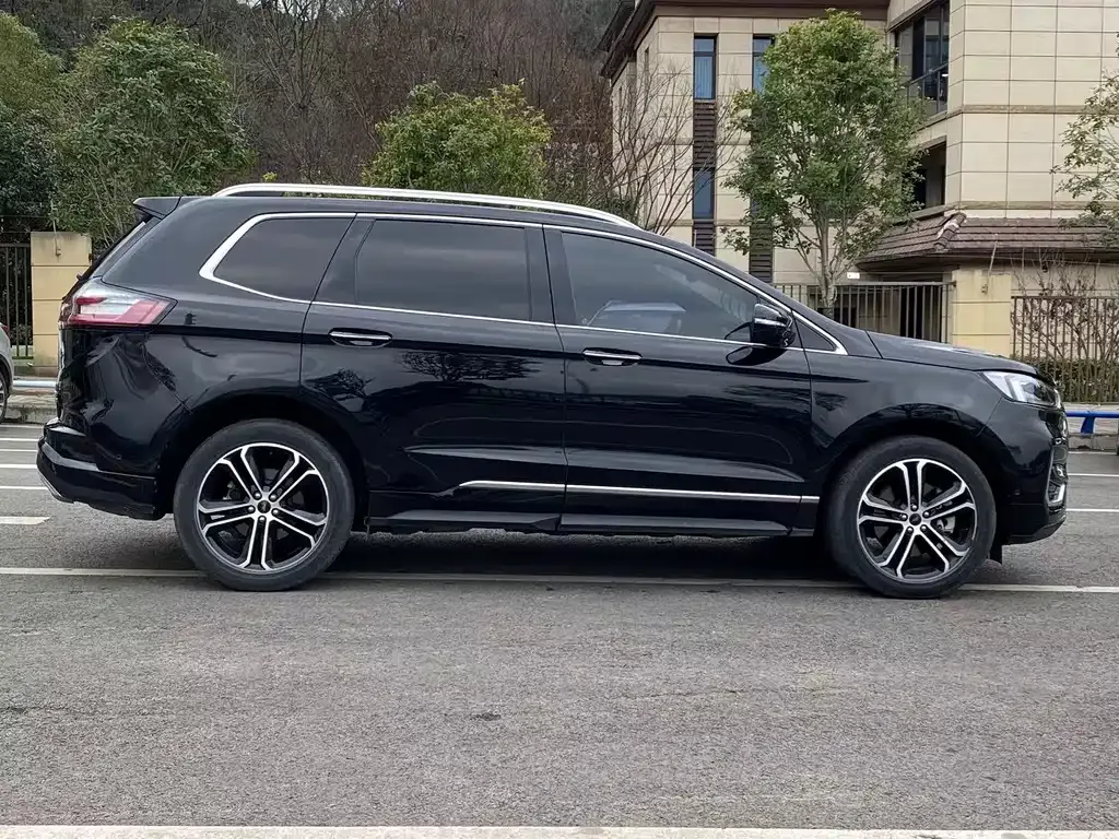 Ford Edge — фото 10