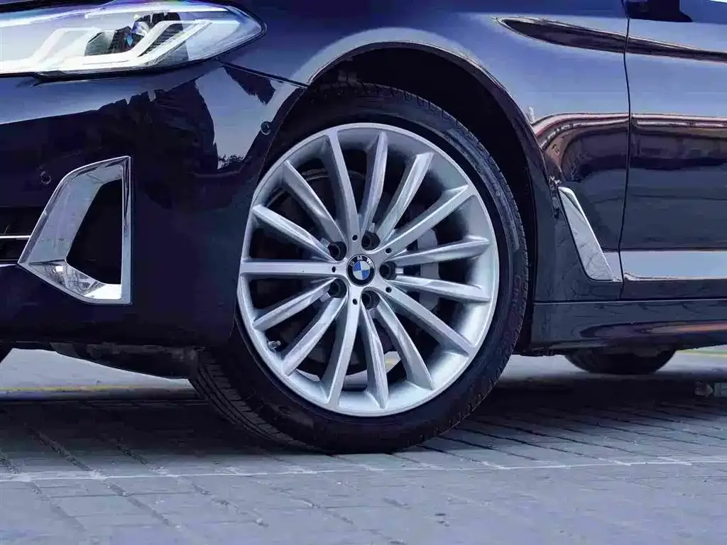 BMW 5 Series — фото 8