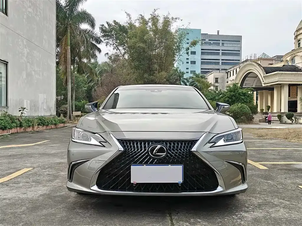 Lexus ES — фото 1