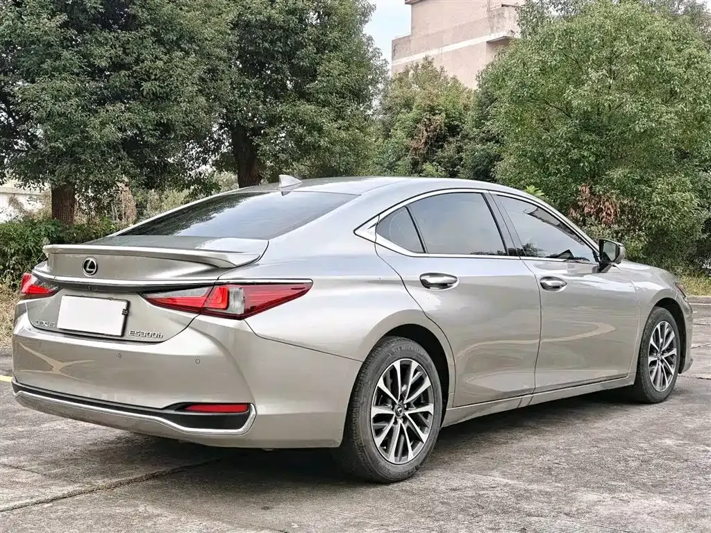 Lexus ES — фото 10