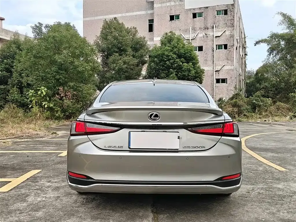Lexus ES — фото 9