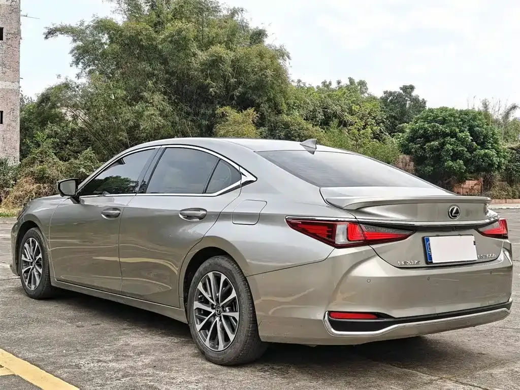 Lexus ES — фото 8