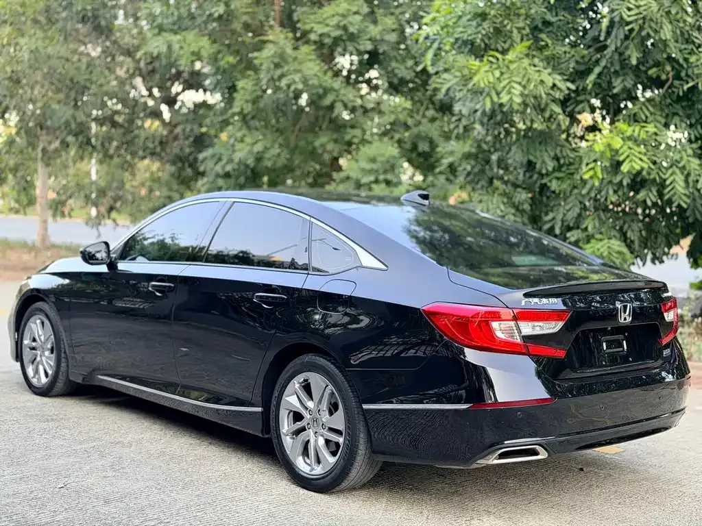 Honda Accord — фото 7