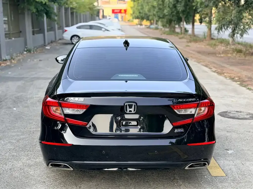 Honda Accord — фото 10
