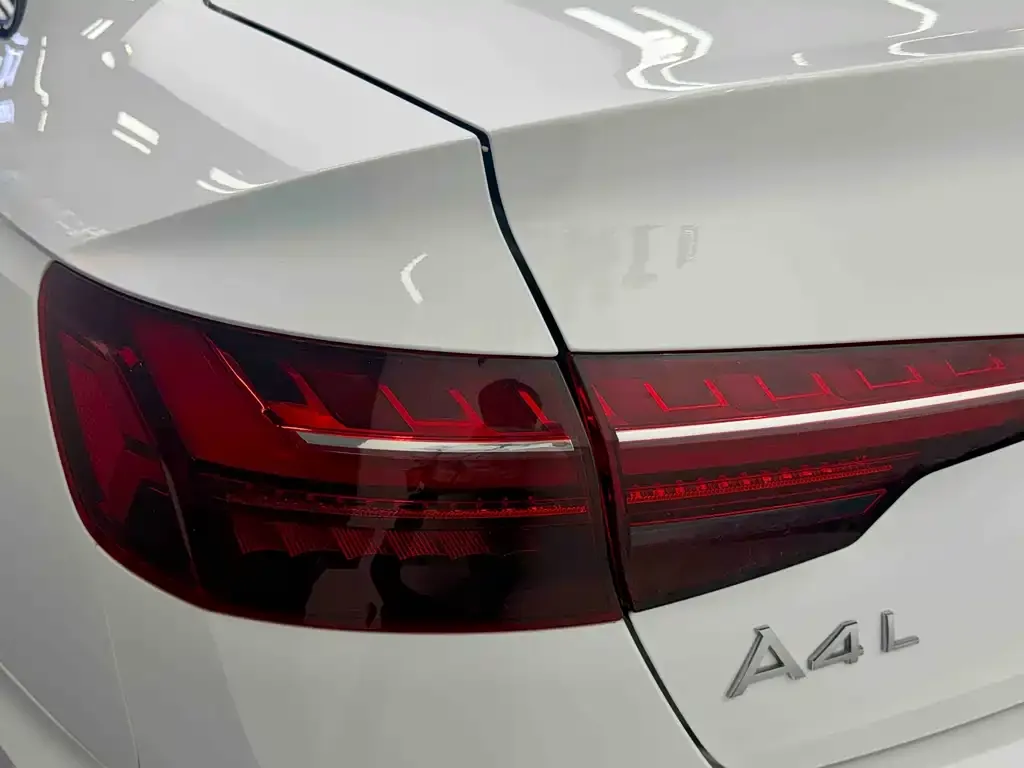 Audi A4L — фото 5