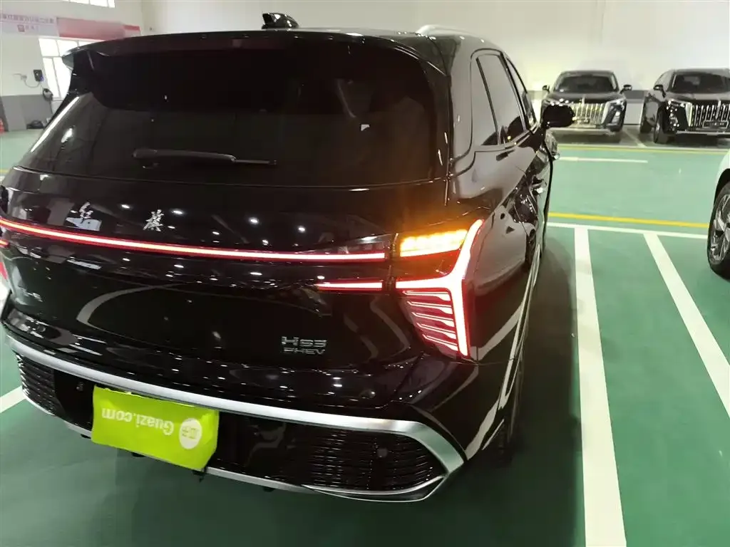 Hongqi HS3 PHEV — фото 4