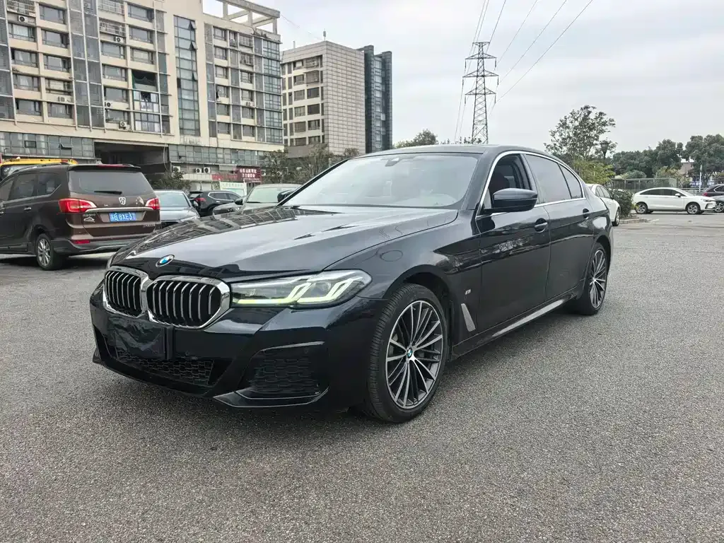 BMW 5 Series — фото 1