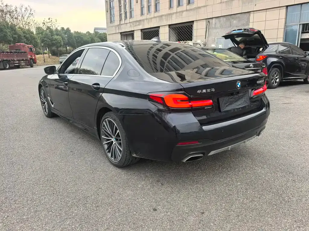 BMW 5 Series — фото 10