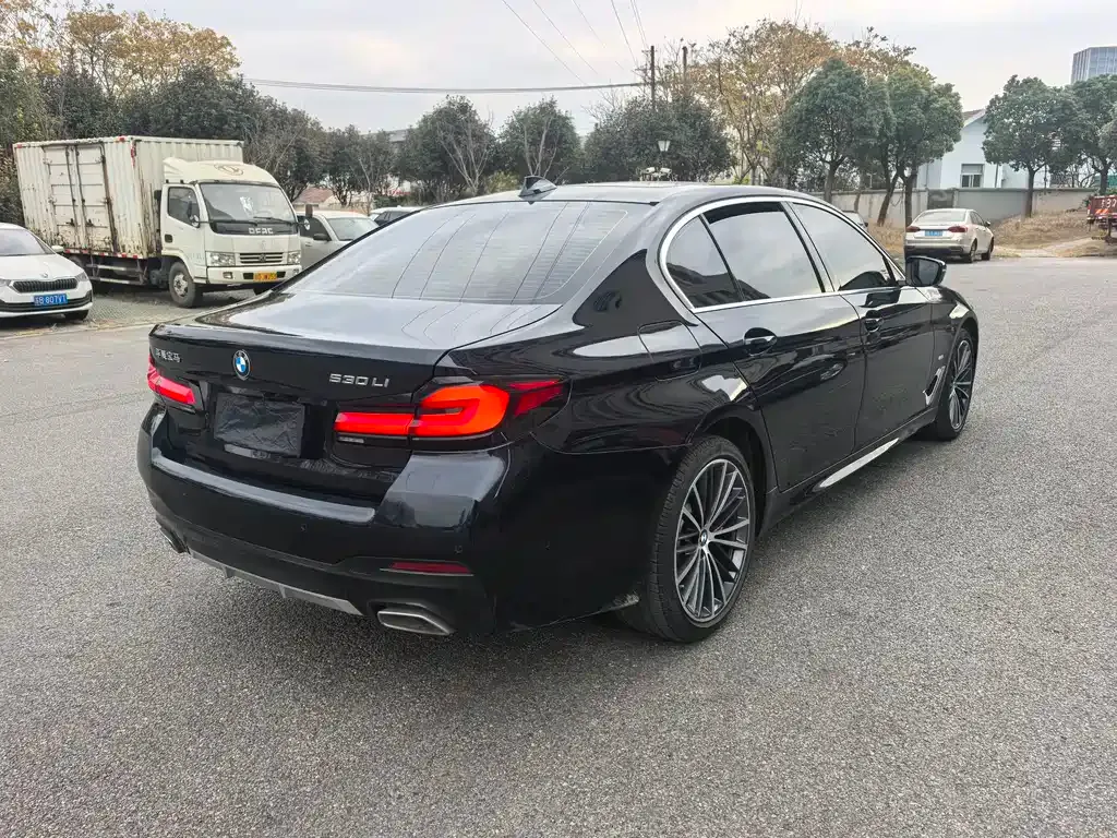 BMW 5 Series — фото 2