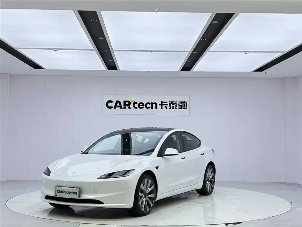 Tesla Model 3 — фото 1