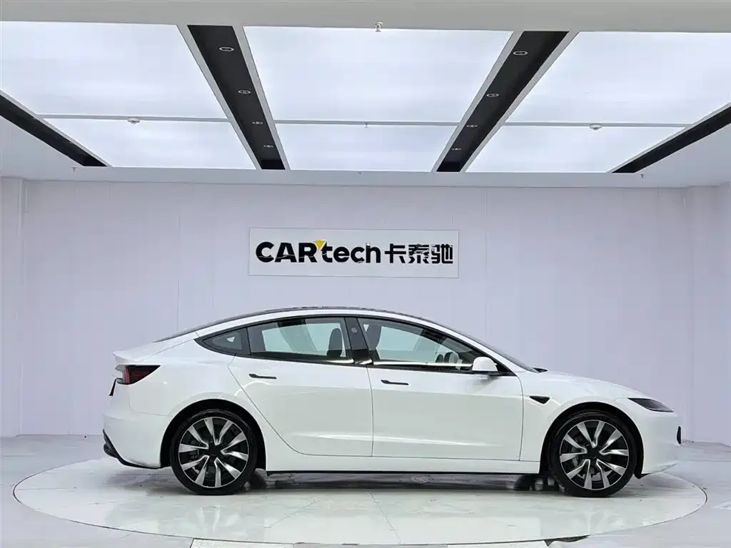Tesla Model 3 — фото 5