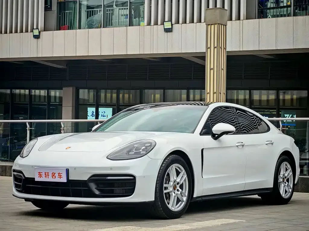 Porsche Panamera — фото 1