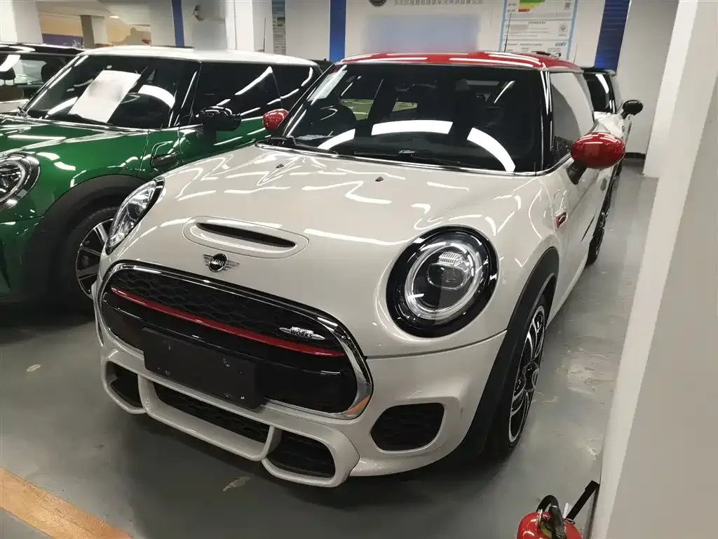 MINI JCW (John Cooper Works) — фото 1