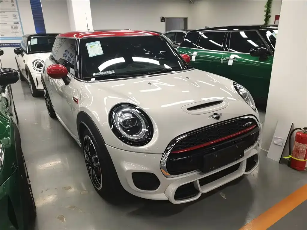 MINI JCW (John Cooper Works) — фото 10