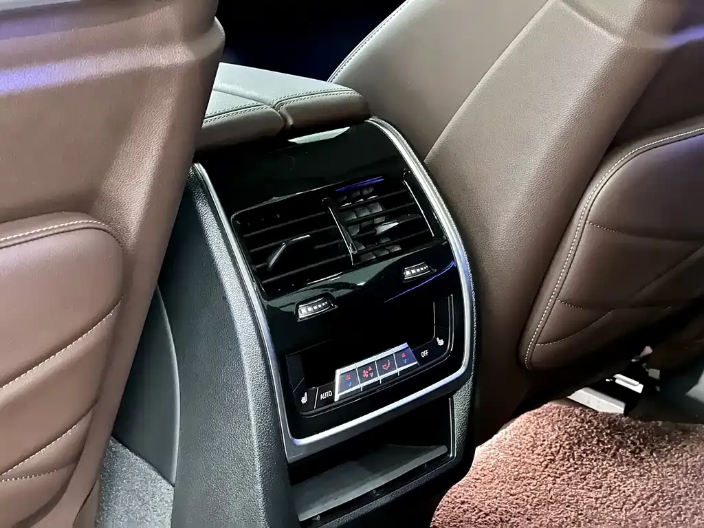 BMW X5 — фото 10