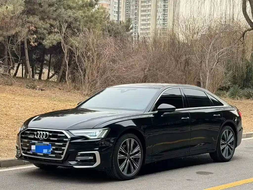 Audi A6L — фото 1