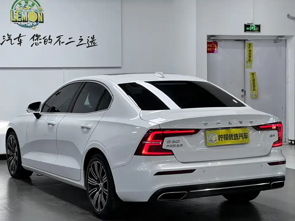 Volvo S60 — фото 10