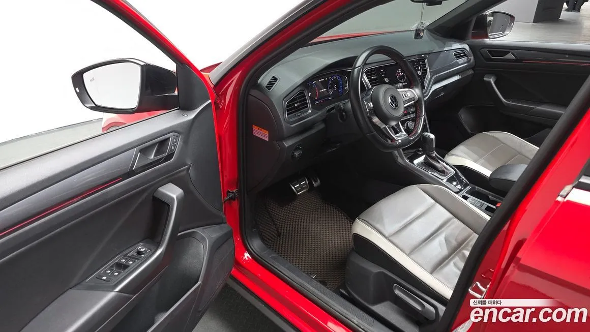 Volkswagen T-Roc — фото 5