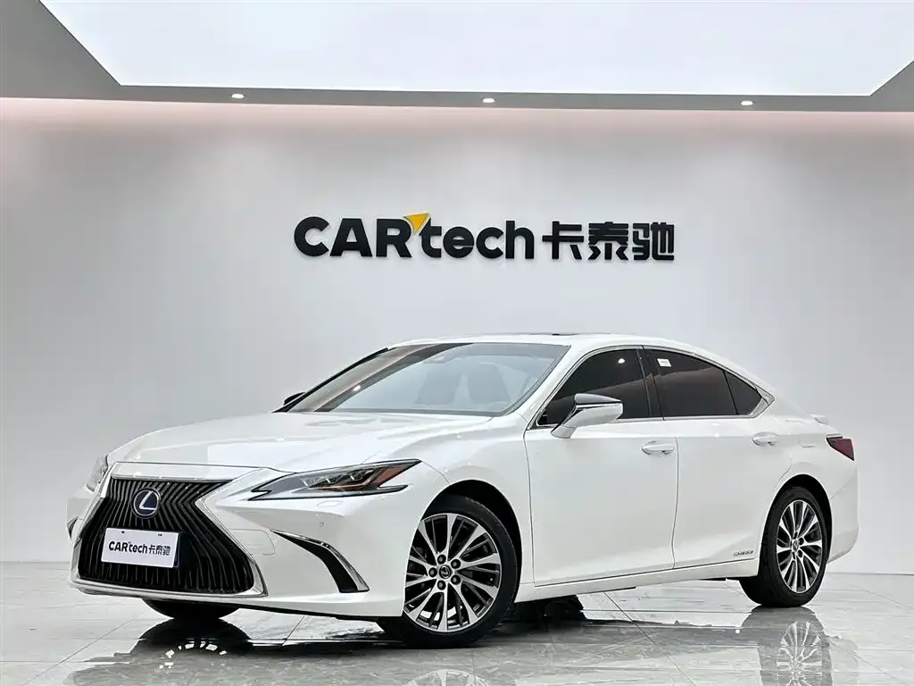Lexus ES — фото 1