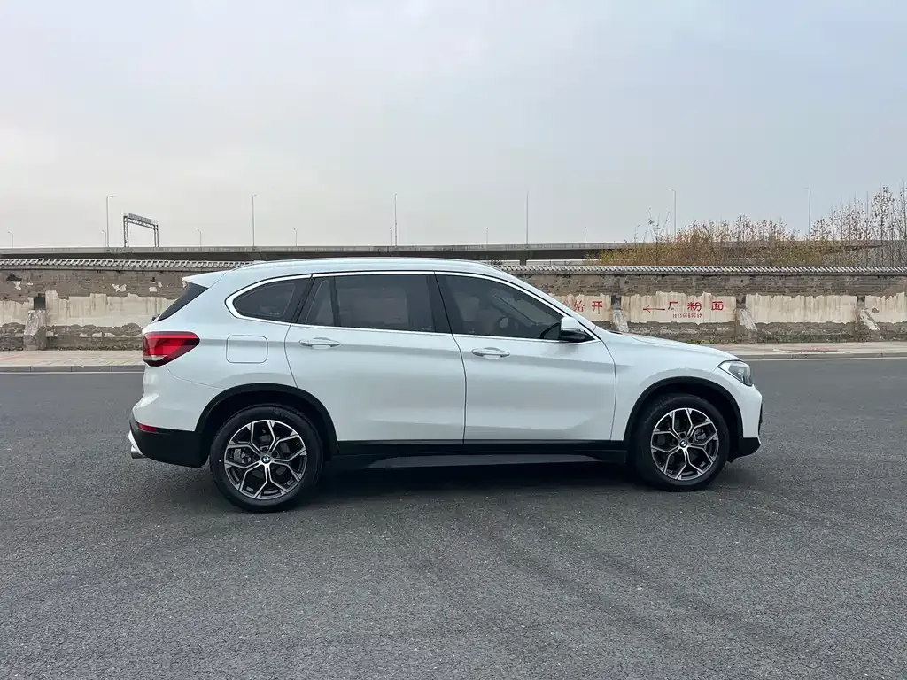 BMW X1 — фото 8
