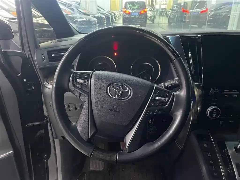 Toyota Vellfire — фото 5