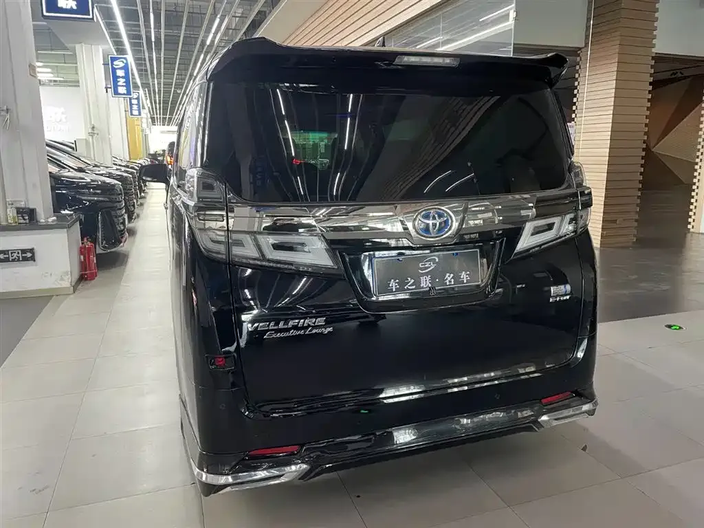 Toyota Vellfire — фото 2