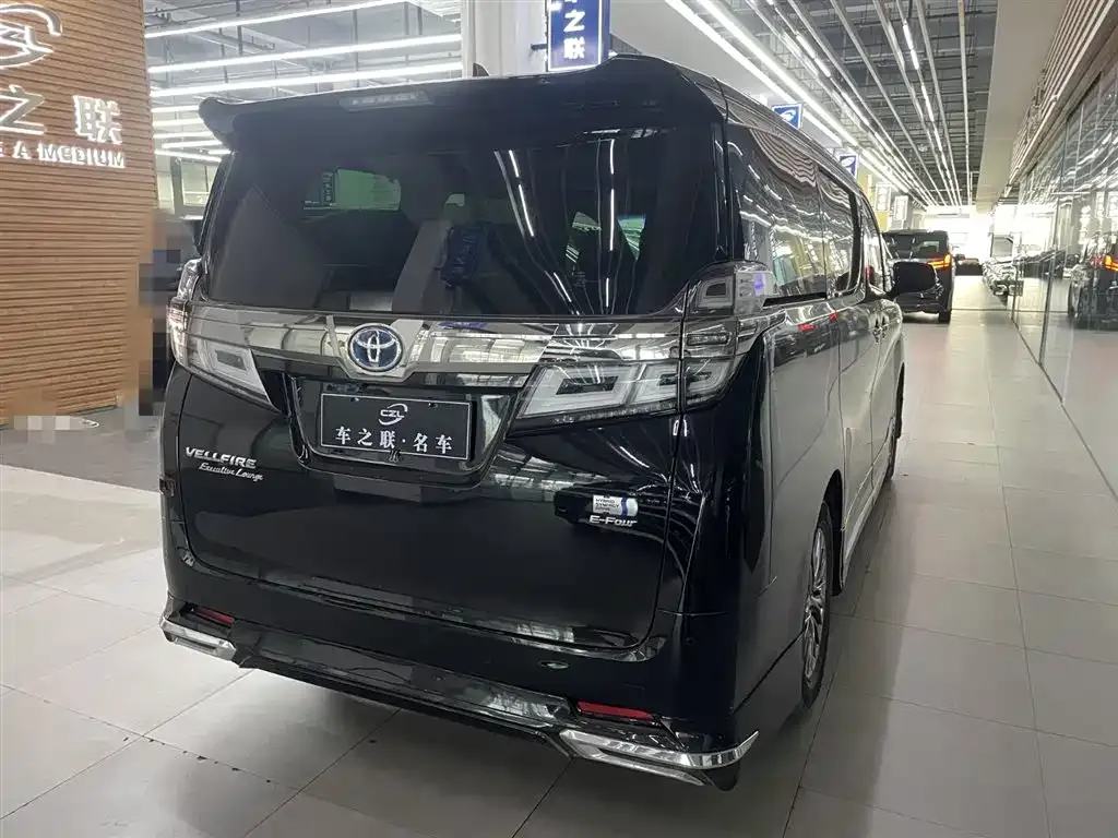 Toyota Vellfire — фото 4