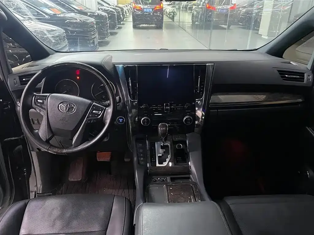 Toyota Vellfire — фото 3